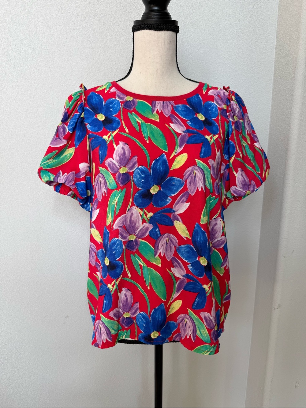 Skies Are Blue Red Floral Puff-Sleeve Blouse